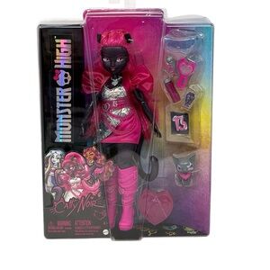 Monster High Catty Noir Fashion Doll Pet Cat Amulette and Accessories 2024